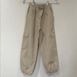 ART CLASS Girls Beige Cargo Windbreaker Pants. Size 8.